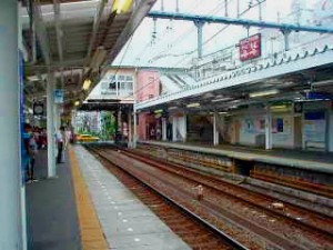 和田町駅の列車ホーム